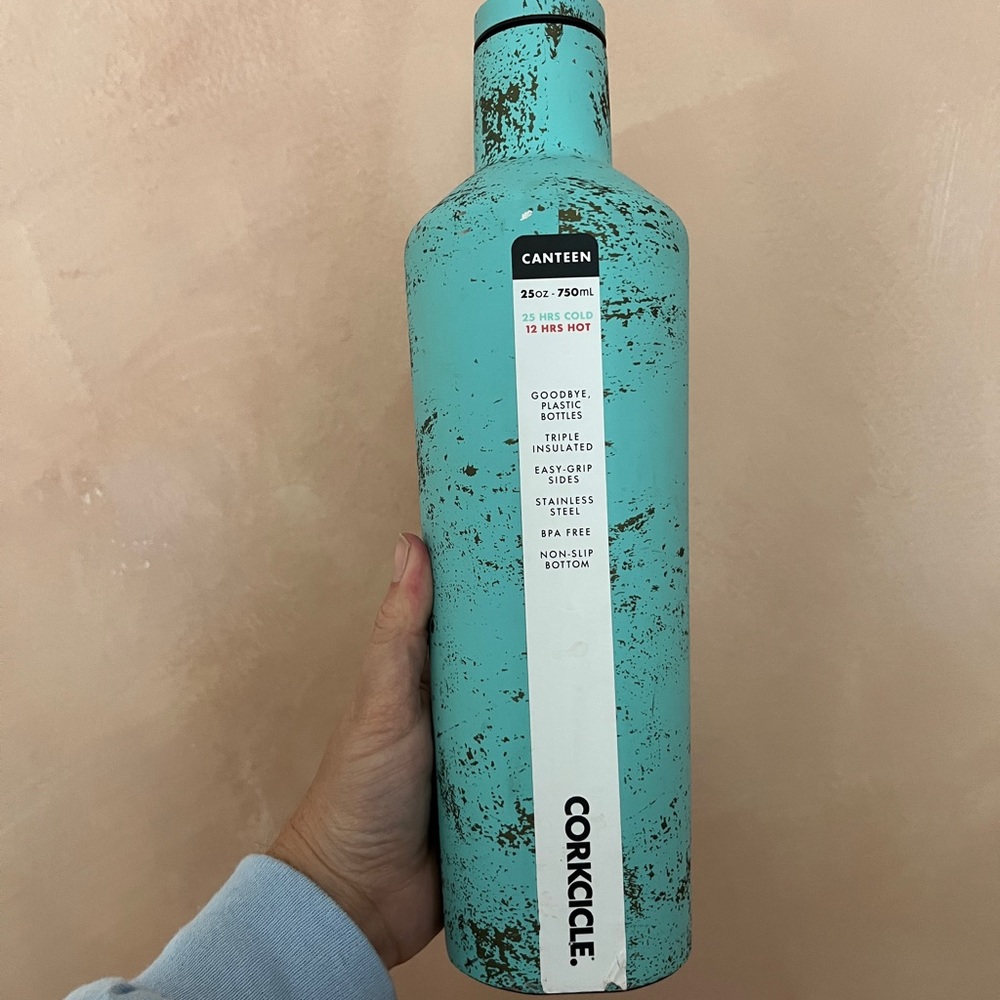CORKCICLE 25 oz canteen. NWT ball blue / turquoise